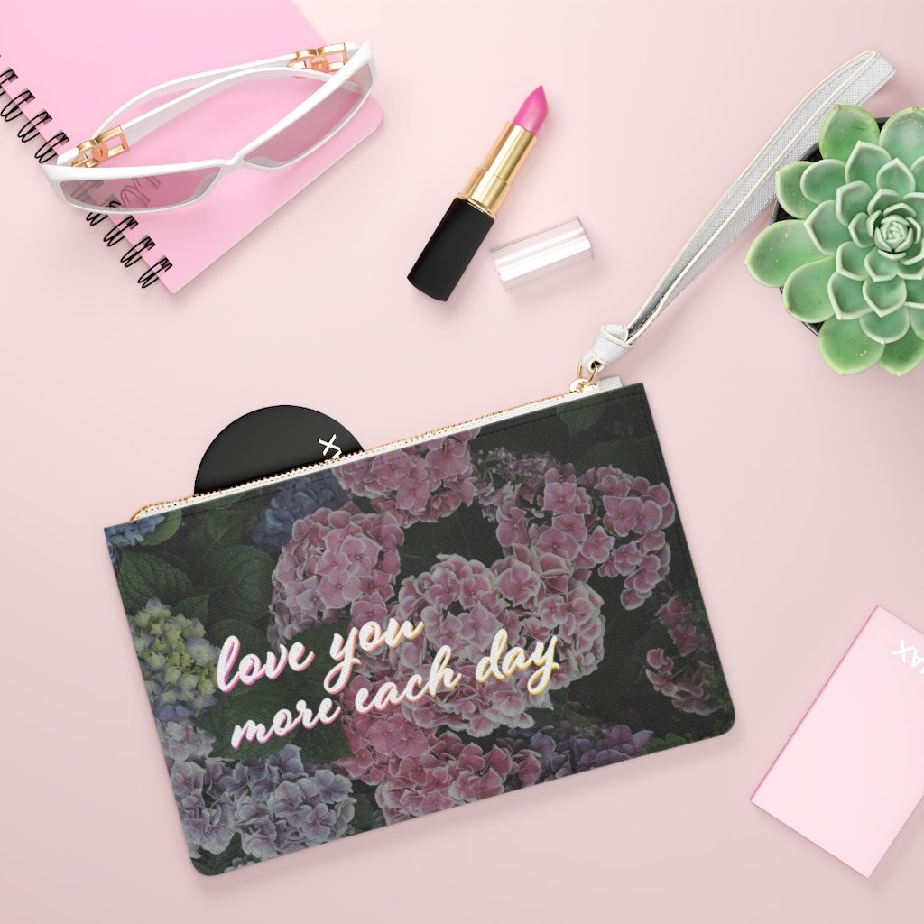 Sweet Floral Designed Zipped Clutch Bag - AroundTheWineCooler