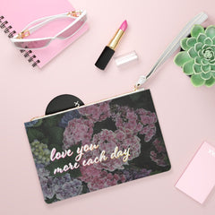 Sweet Floral Designed Zipped Clutch Bag - AroundTheWineCooler