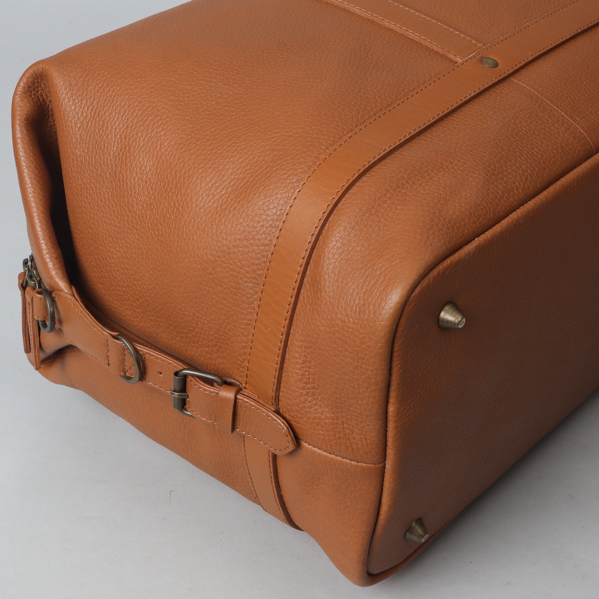 Runway Leather Travel Bag - AroundTheWineCooler