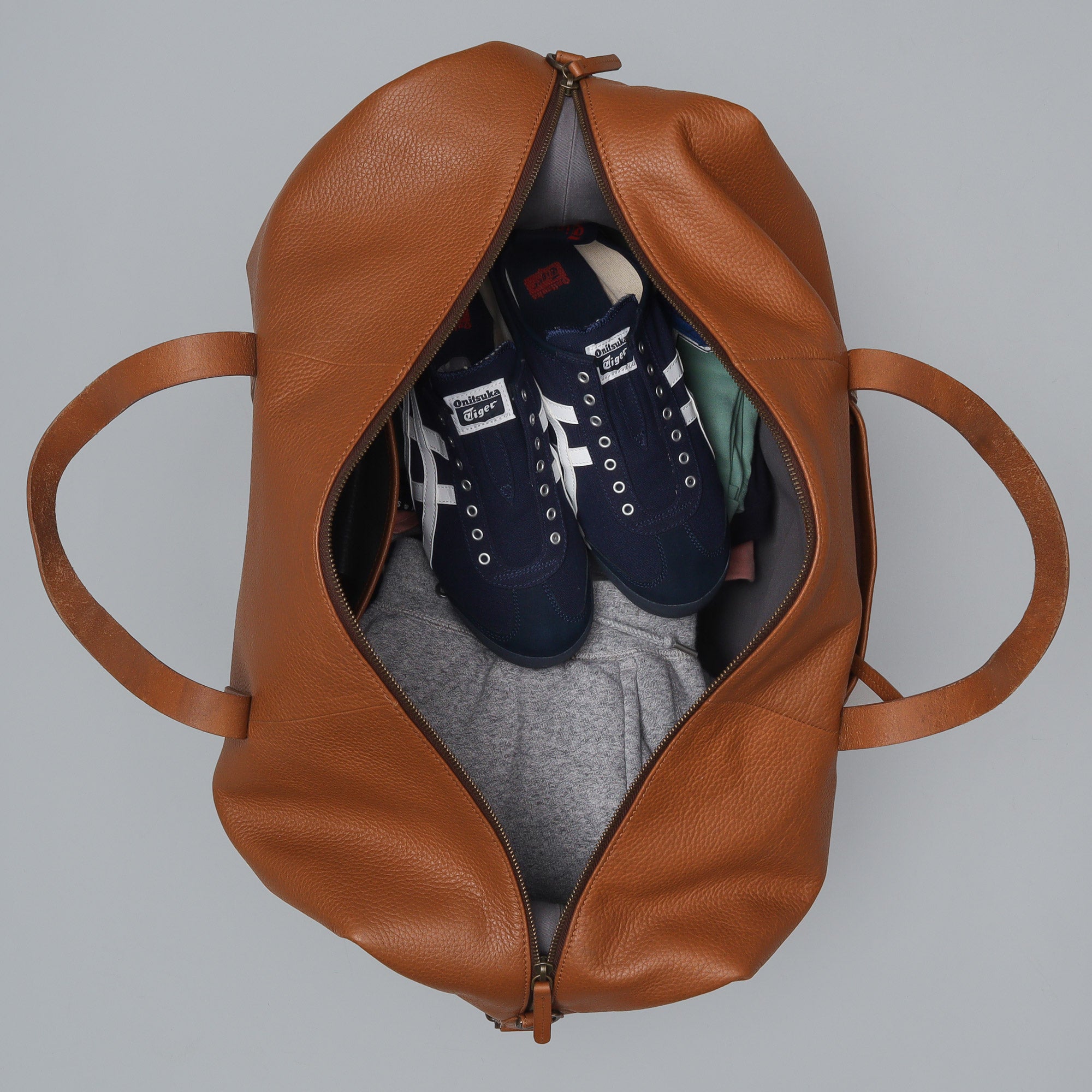 Runway Leather Travel Bag - AroundTheWineCooler